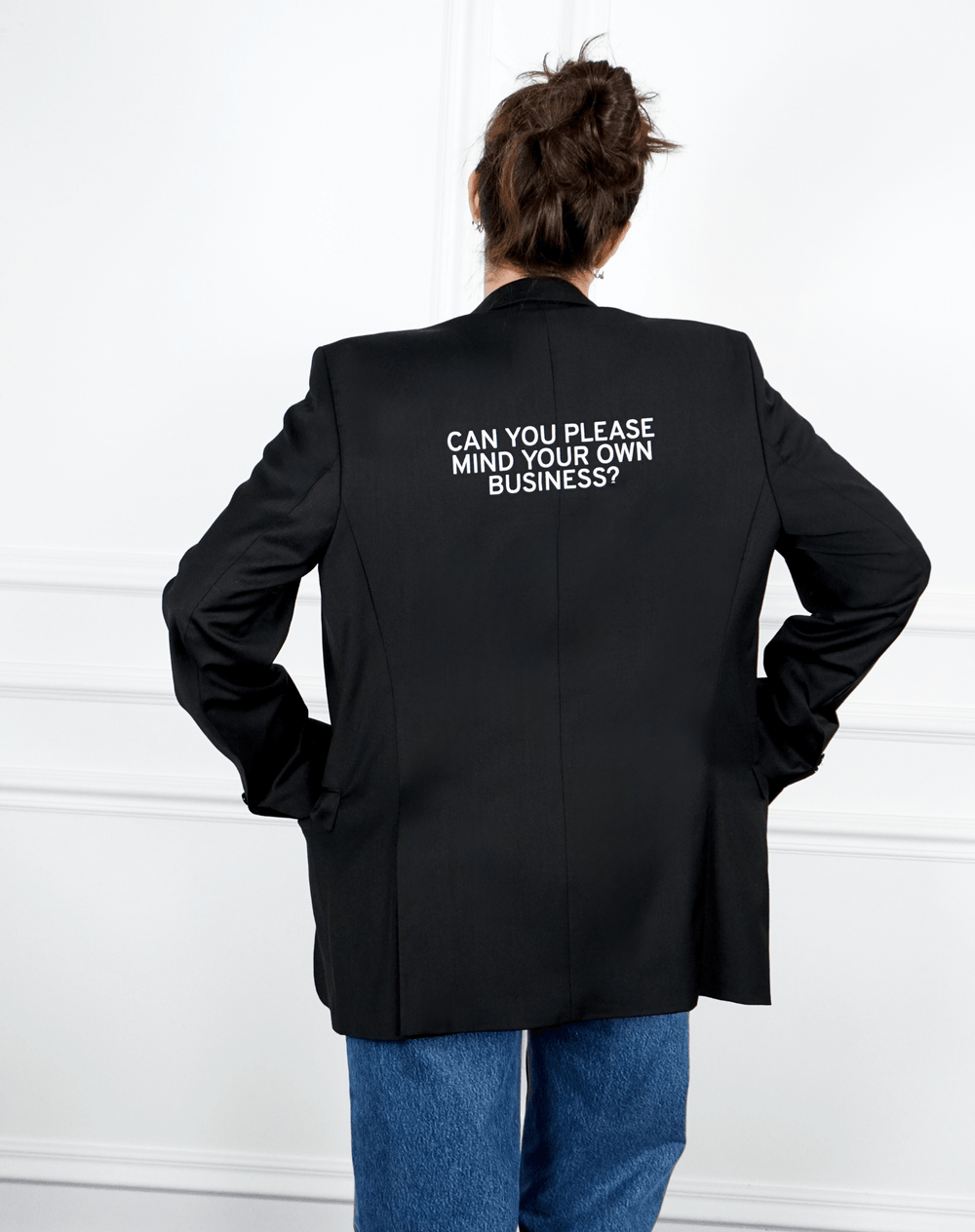 Can you please mind your own business? Upcycled Blazer (weißer Druck)